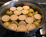 Foto del paso 1 de la receta: Atole de guayaba