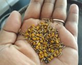A picture of step 2 of Okra fry using panch phoran.