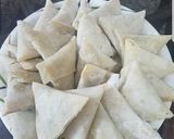 A picture of step 11 of Chicken &vegetable samosas.
