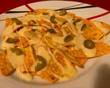 Foto del paso 3 de la receta: Nachos con queso raclette y pepinillos