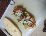 Foto del paso 2 de la receta: Bocadillo de pechuga frita con pimiento, queso y papas fritas