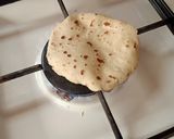 ચોખાના લોટ ની રોટલી (Rice flour Roti Recipe in Gujarati) રેસીપી સ્ટેપ3ફોટો