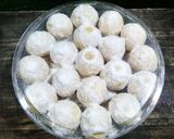 Foto langkah ke 5 dari resep Kue Salju Keju.
