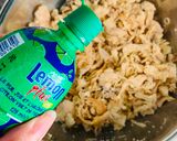 Une image de l'étape 3 de Laap kai : salade au poulet.
