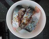 Hình bước làm 1 của món Canh chua cá ba sa