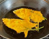 A picture of step 4 of Spinach Leaves Fritters: (پالک کے پتوں کے پکوڑے).