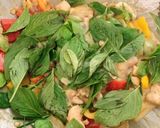 รูปขั้นตอนการทำที่ 3 ของ ไก่ผัดเขียวหวานคลุกคลิกดีน่า