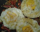 Foto langkah ke 3 dari resep Telur Ceplok Cabai Bawang.