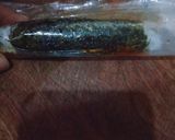 Foto langkah ke 4 dari resep Sushi Telur Sosis Mudah.