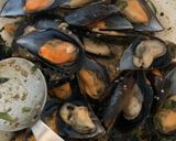 A picture of step 3 of Creamy Mussels.