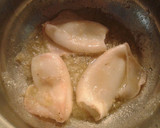 Foto del paso 4 de la receta: Chipirones y langostinos con sofrito de tomate