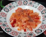 Foto del paso 2 de la receta Ensalada de salmón ahumado con aderezo de alcaparras