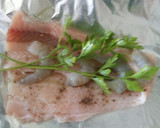 Foto del paso 1 de la receta: Filete de pescado y camarón al vapor