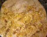 Foto del paso 3 de la receta: Rollos de manzana y canela en muffinera😋😋