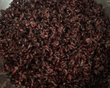 Foto del paso 1 de la receta: Ensalada templada de arroz negro venere con espinacas y gambas