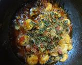 A picture of step 2 of Prawns with gravy.
