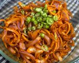 A picture of step 3 of Onion Pakoda.
