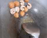 Foto langkah ke 2 dari resep Mie Goreng Udang Bakso Homemade ala Jesslyn Orlane 🍜🔥.