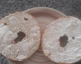Foto del paso 2 de la receta: Bagel de queso crema y jamón