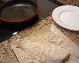 Foto del paso 2 de la receta: Lenguadina frita con ensalada de cous cous