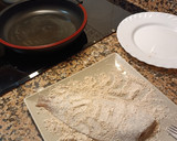 Foto del paso 2 de la receta: Lenguadina frita con ensalada de cous cous
