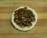 A picture of step 7 of Pepper mushroom mini bread pizza.