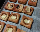 Foto del paso 2 de la receta: Canapés de hojaldre queso de rulo y queso brie