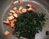Foto langkah ke 5 dari resep Ikan jambal ditumis sama daun pepaya jepang.