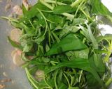 Foto langkah ke 2 dari resep Mie Kangkung Belacan.