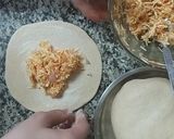 A picture of step 3 of Cheese parantha.