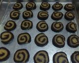Foto langkah ke 7 dari resep Moca spiral cookies.