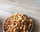 A picture of step 2 of Roasted chanamasala.
