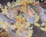 Foto langkah ke 5 dari resep Seafood Creamy Soup.