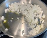 A picture of step 1 of Salt-Free Tomato Basil Sauce.
