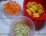 Foto langkah ke 1 dari resep Asinan gohu acar (nanas, wortel, ketimun).
