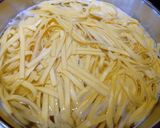 Foto del paso 1 de la receta: Tagliatelle con Gulas y Langostinos