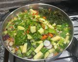 Foto del paso 3 de la receta: Sopa de verduras y pollo de mi abuelita