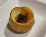 Foto del paso 3 de la receta: Manzanas a la miel, rellenas de pasas de corinto y pistachos