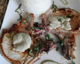 Foto del paso 2 de la receta: Chuletas de cerdo con salsa de champiñón y albahaca