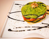 Foto del paso 5 de la receta: Milhojas de calabacín, tomates cherry, queso fresco y pesto de rúcula, queso manchego y nueces