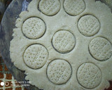 सूजी की मीठी मठरी (Suji ki meethi mathri recipe in Hindi) रेसिपी चरण 3 फोटो