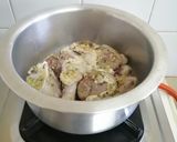 A picture of step 2 of Honey and ketchup glanced chicken drumsticks.