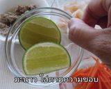 รูปขั้นตอนการทำที่ 4 ของ ยำตะไคร้กุ้งสด