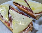 Foto del paso 5 de la receta: Tosta con jamón y queso a la catalana