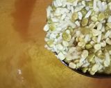 A picture of step 1 of Rice aur mung daal ki khichdi.
