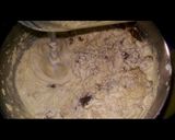 A picture of step 6 of Noreos Vaniila cupcake.
