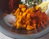 લીલી હળદર અને લીલા લસણ નું અથાણું (Lili Haldar Lila Lasan Athanu Recipe In Gujarati) રેસીપી સ્ટેપ1ફોટો