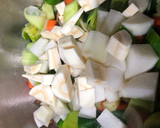 Foto del paso 1 de la receta: Sopa de caldo de verduras con galets y huevo rallado