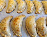 Foto del paso 3 de la receta: Empanadas de salchichas parrilleras y chorizos criollos