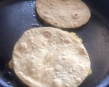 A picture of step 2 of Egg Parantha.